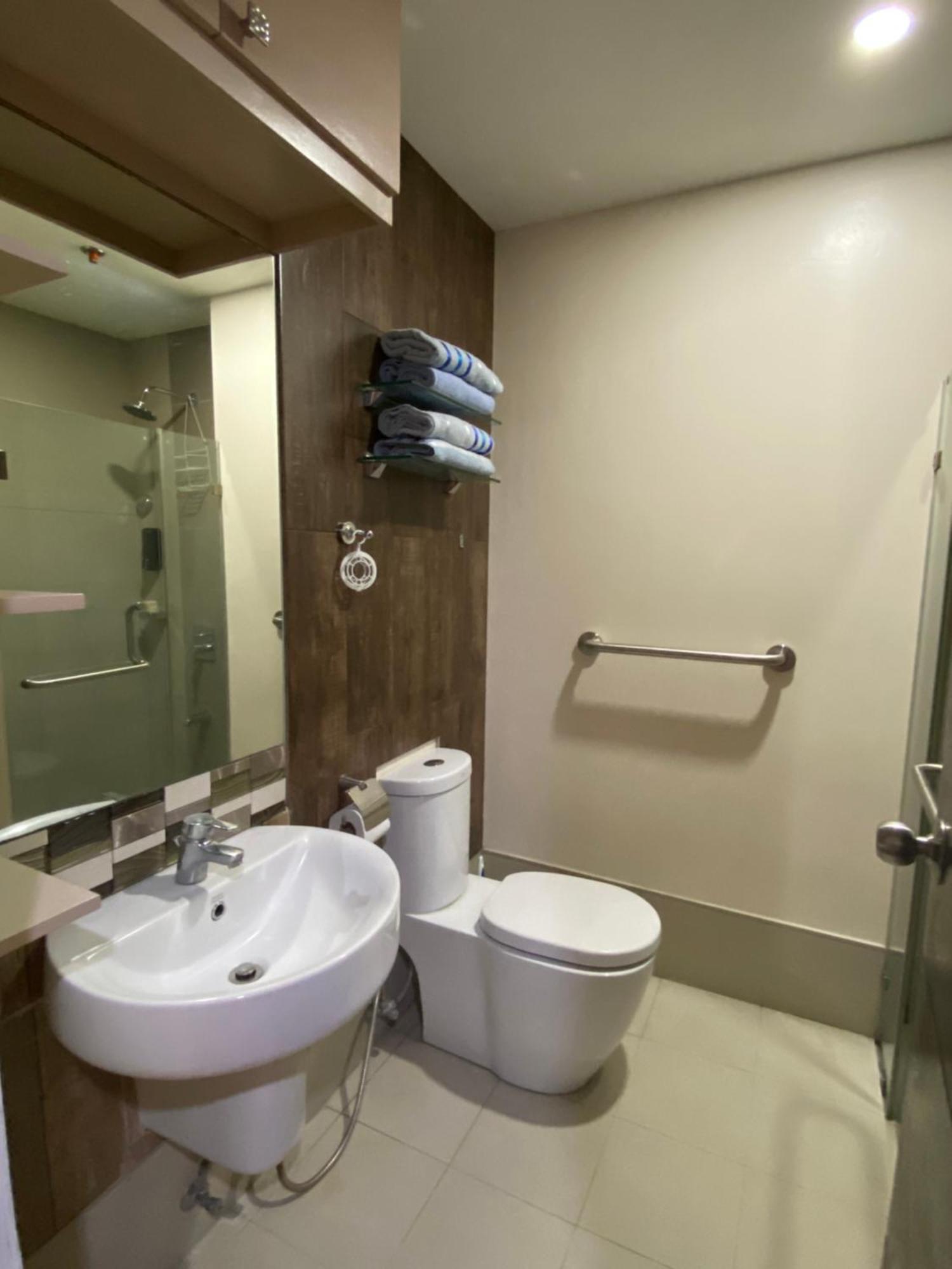Feels Like Home Condos Abreeza Place Tower 1 & 2 Davao Bagian luar foto